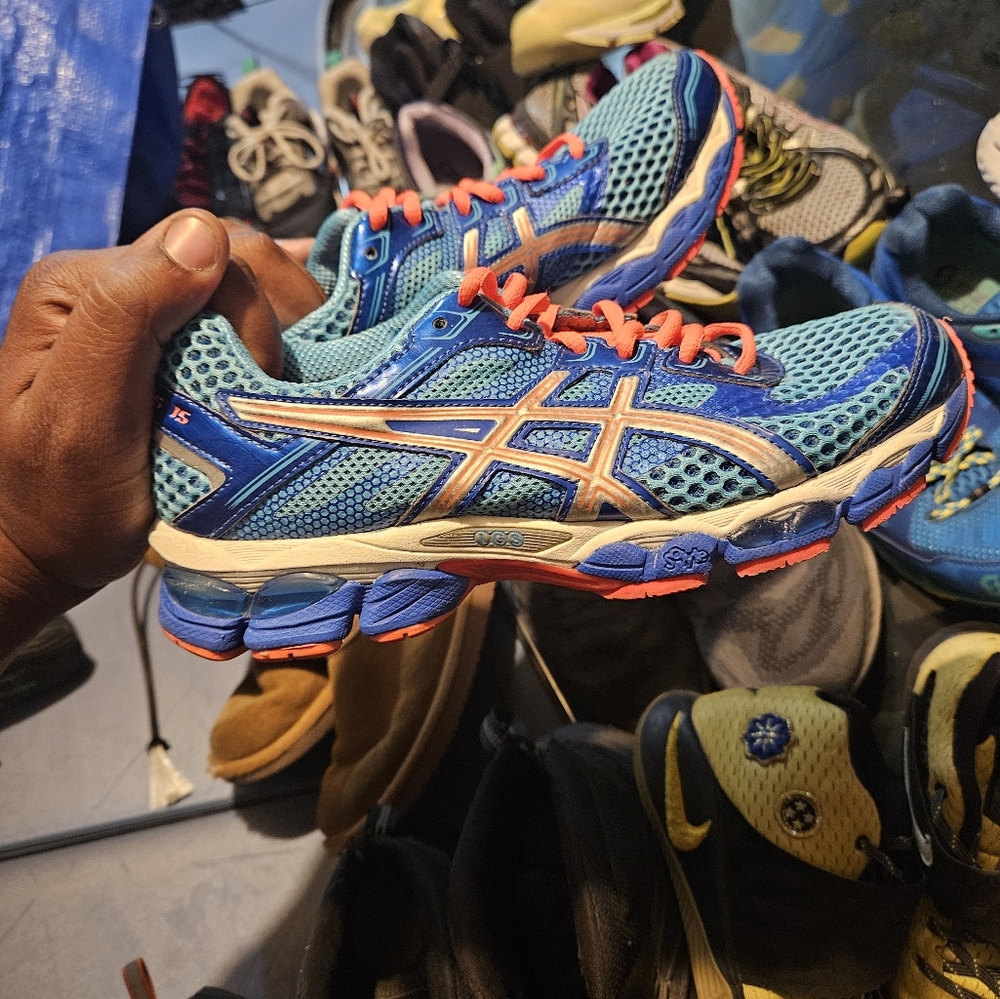 Asics Womens gel cumulus size 7.5 plus gift included